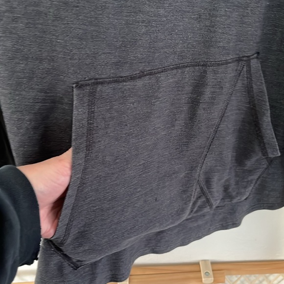 VOLCOM HOODIE SWEATSHIRT SIZE XL SOFT LIGHTWEIGHT NWOT EXCELLENT CONDITION - Picture 4 of 5